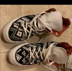 Geometric design Converse